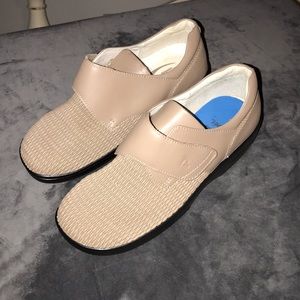 Tan Wide Propet Loafers